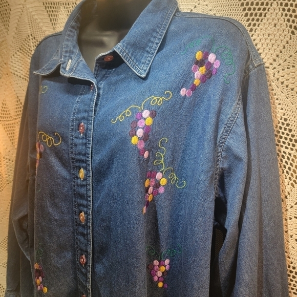 Silver thread XL Long sleeve button down denim looking top - Picture 3 of 16